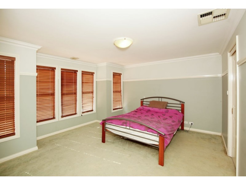 16 Delvin Place, Kooringal NSW 2650