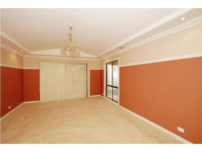 16 Delvin Place, Kooringal NSW 2650