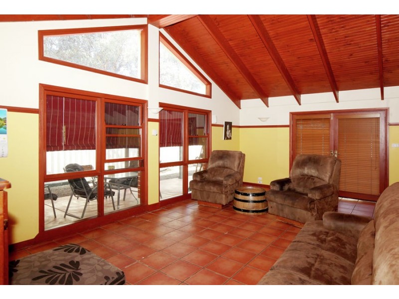 16 Delvin Place, Kooringal NSW 2650