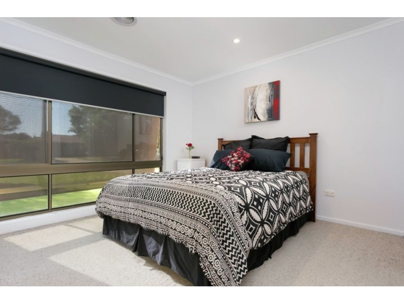 10 Grevillea Crescent, Lake Albert NSW 2650