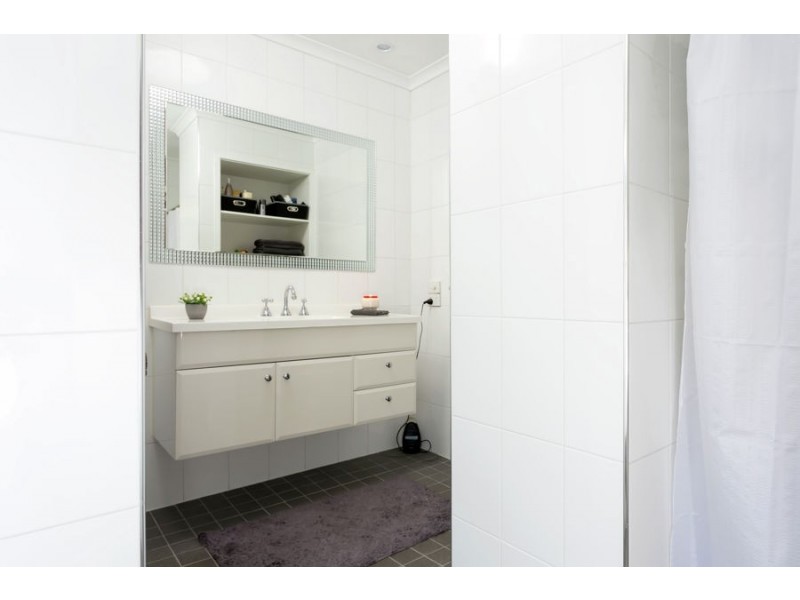 10 Grevillea Crescent, Lake Albert NSW 2650