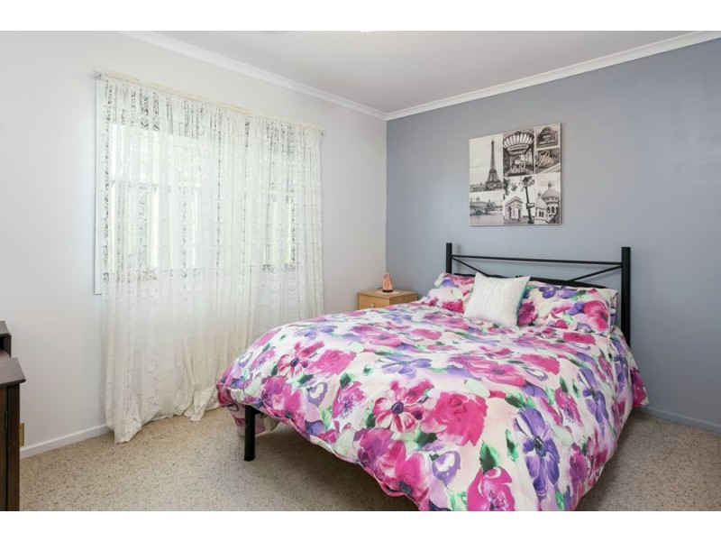 10 Grevillea Crescent, Lake Albert NSW 2650