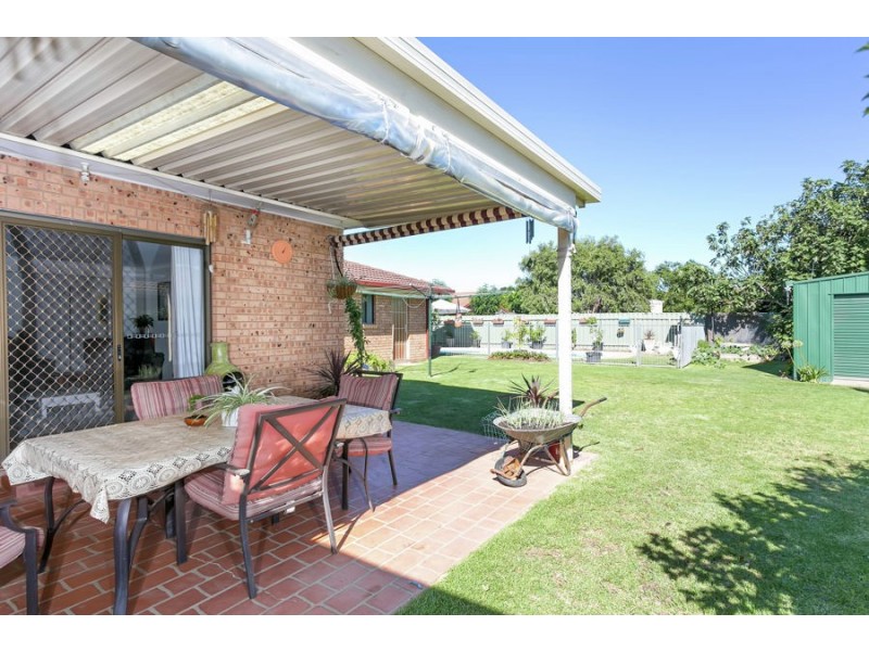 10 Grevillea Crescent, Lake Albert NSW 2650