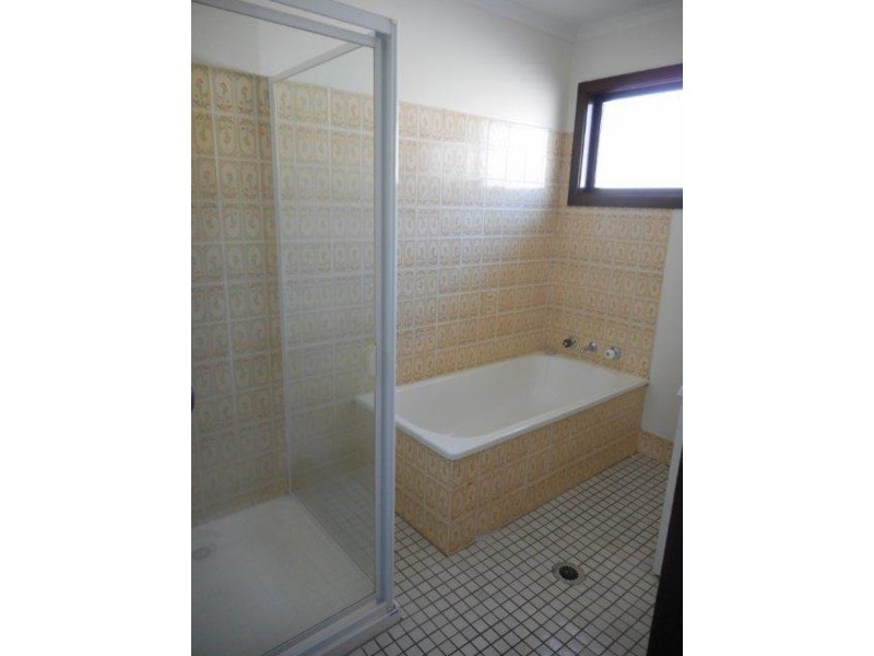 2/3 Incarnie Cresent, Wagga Wagga NSW 2650