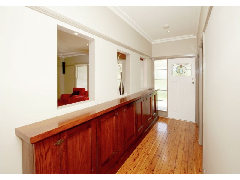 8 Heydon Avenue, Turvey Park NSW 2650