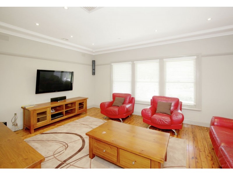 8 Heydon Avenue, Turvey Park NSW 2650