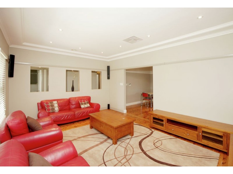 8 Heydon Avenue, Turvey Park NSW 2650