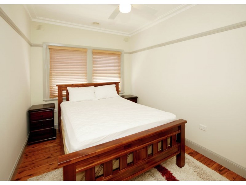 8 Heydon Avenue, Turvey Park NSW 2650