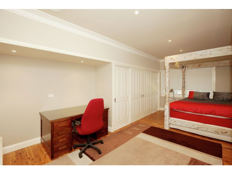 8 Heydon Avenue, Turvey Park NSW 2650