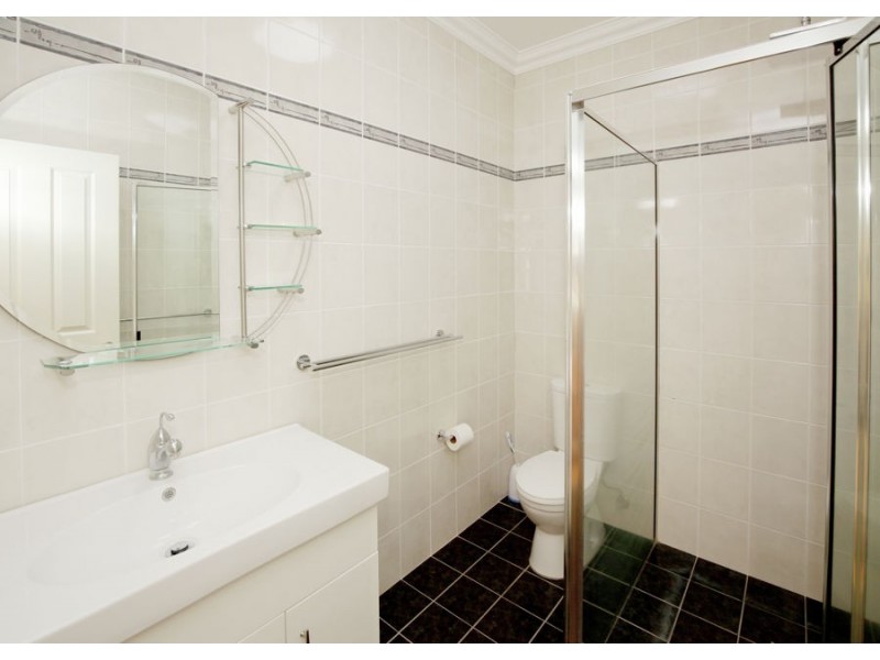 8 Heydon Avenue, Turvey Park NSW 2650