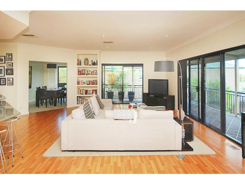 8 Headley Place, Kooringal NSW 2650