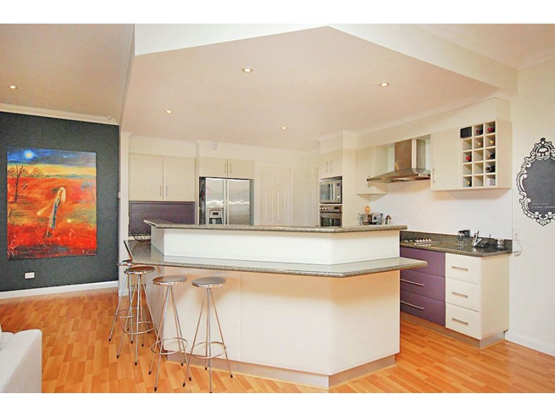 8 Headley Place, Kooringal NSW 2650