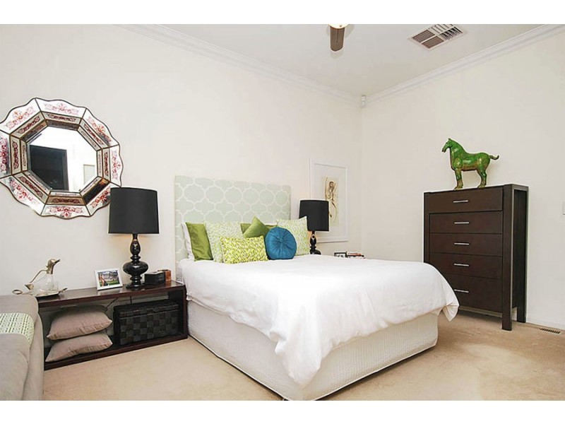 8 Headley Place, Kooringal NSW 2650