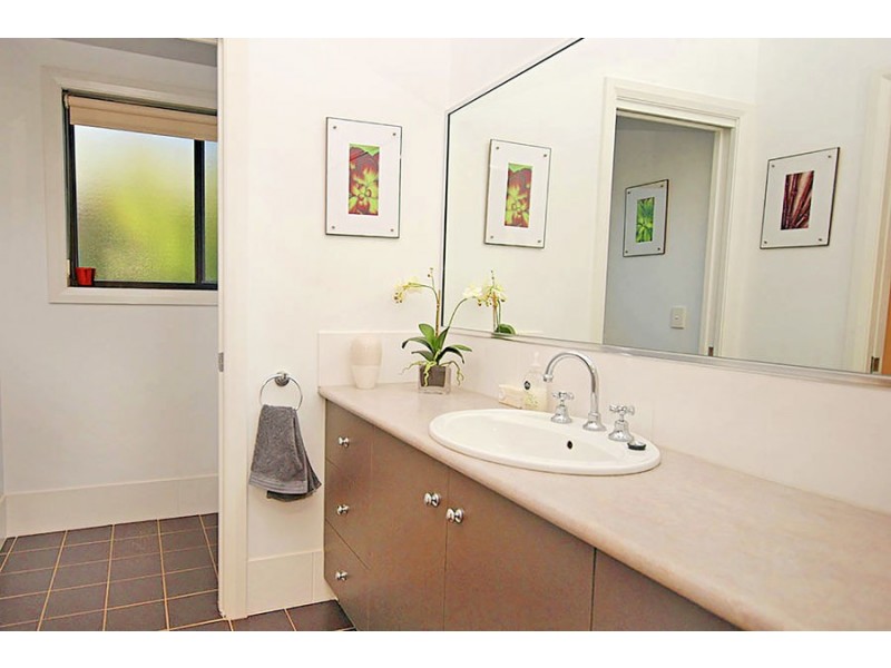 8 Headley Place, Kooringal NSW 2650