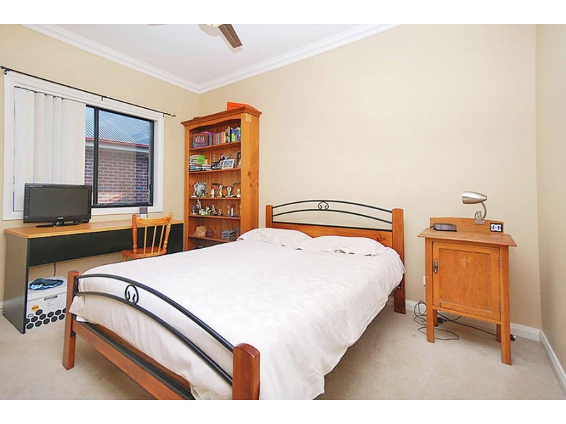 8 Headley Place, Kooringal NSW 2650