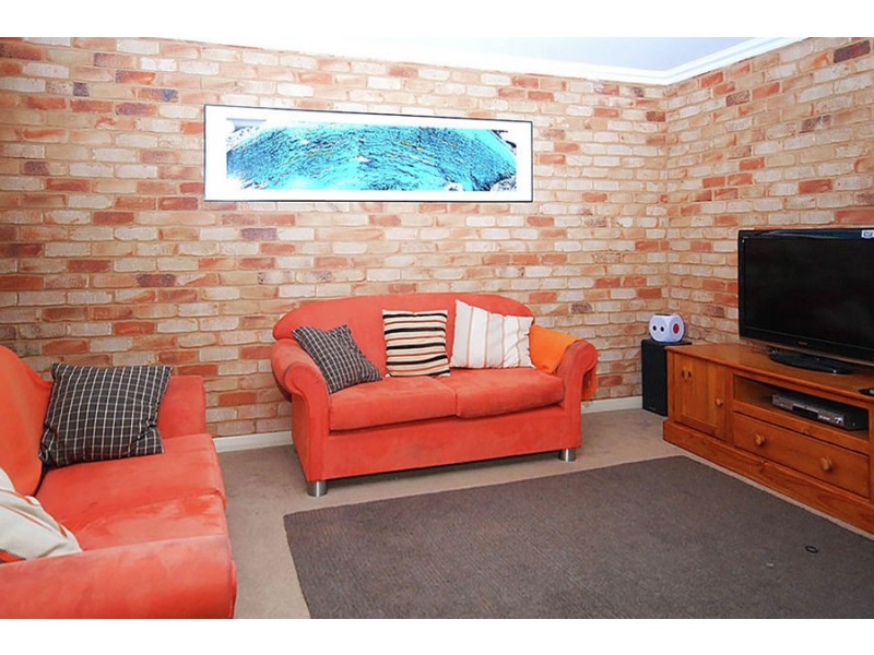 8 Headley Place, Kooringal NSW 2650