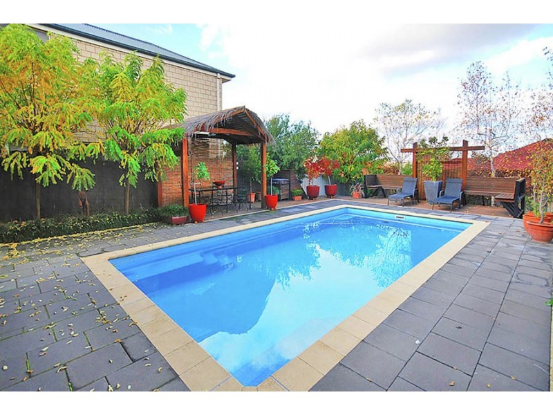 8 Headley Place, Kooringal NSW 2650