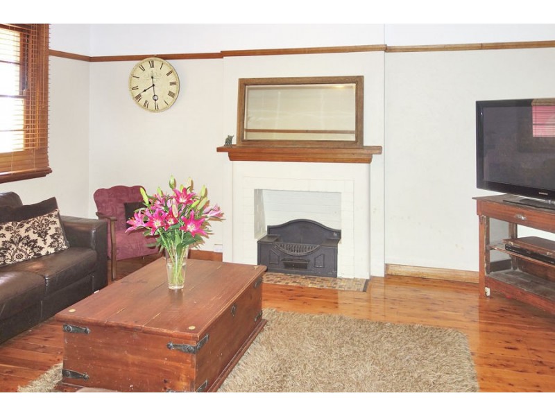 9 Bourke Street, Turvey Park NSW 2650