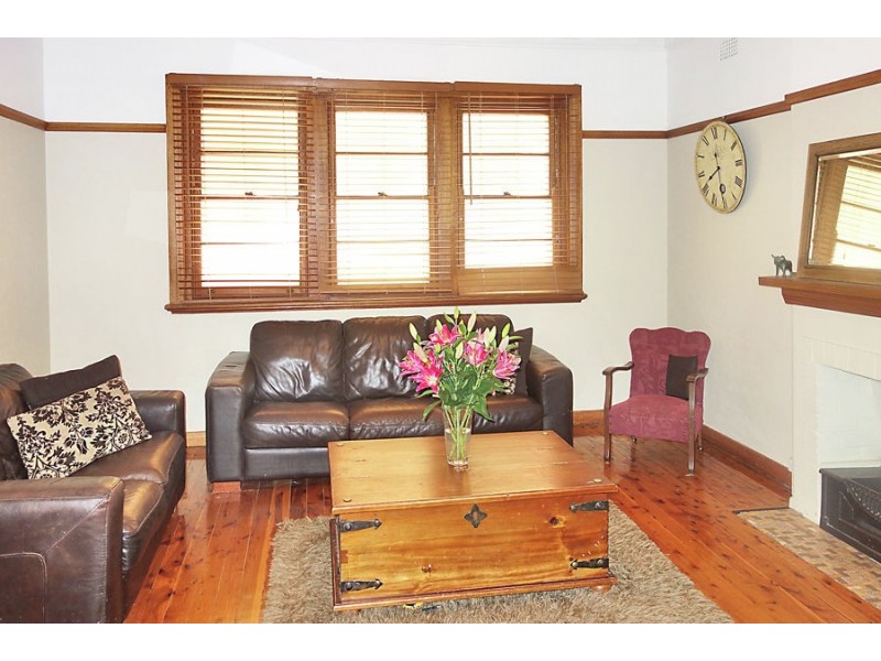 9 Bourke Street, Turvey Park NSW 2650