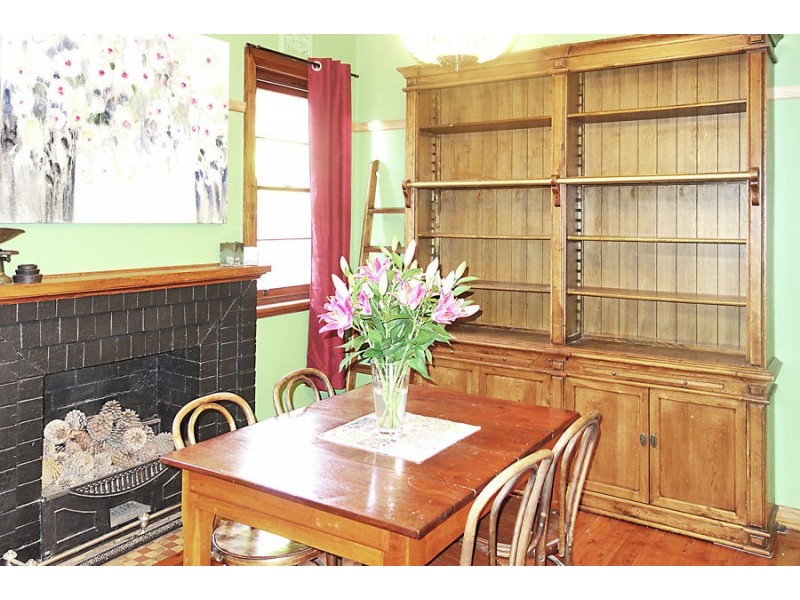 9 Bourke Street, Turvey Park NSW 2650