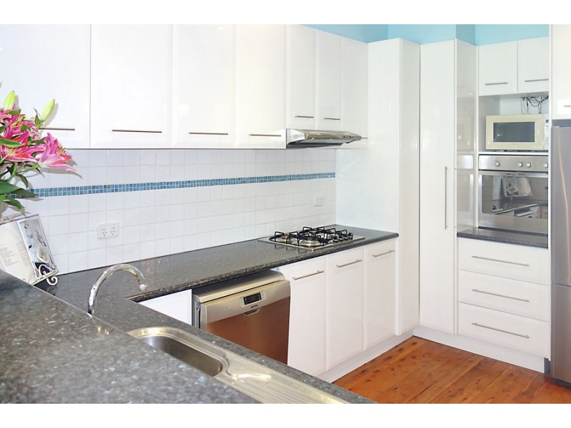 9 Bourke Street, Turvey Park NSW 2650