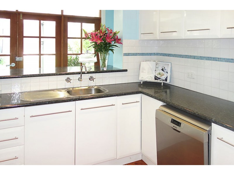 9 Bourke Street, Turvey Park NSW 2650