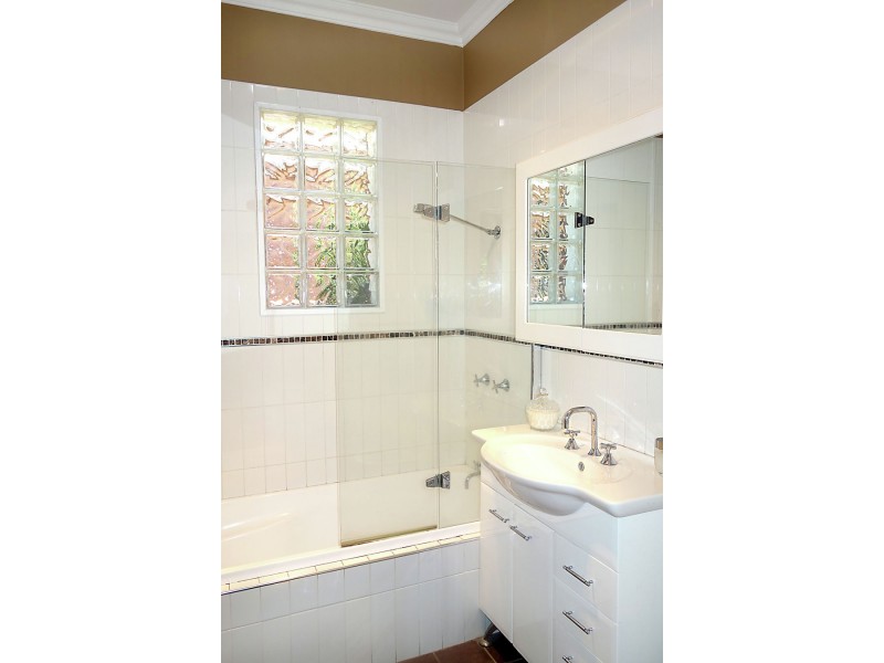 9 Bourke Street, Turvey Park NSW 2650