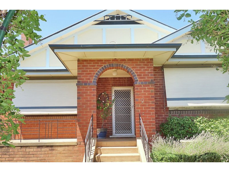 9 Bourke Street, Turvey Park NSW 2650