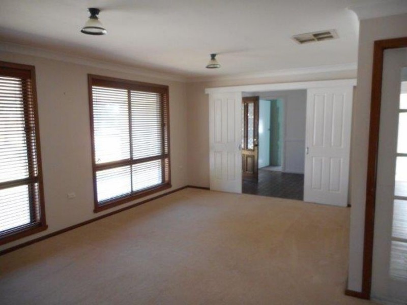 76 Huthwaite Street, Wagga Wagga NSW 2650