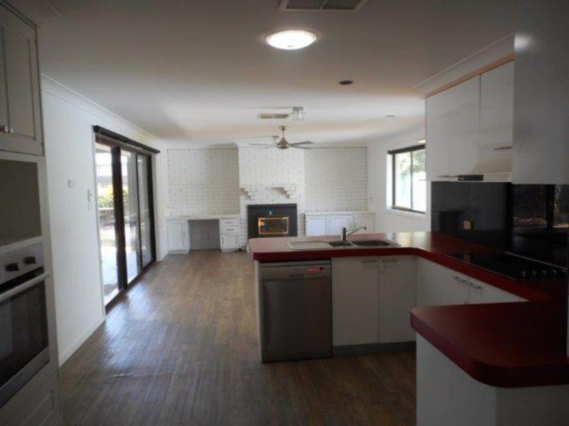 76 Huthwaite Street, Wagga Wagga NSW 2650