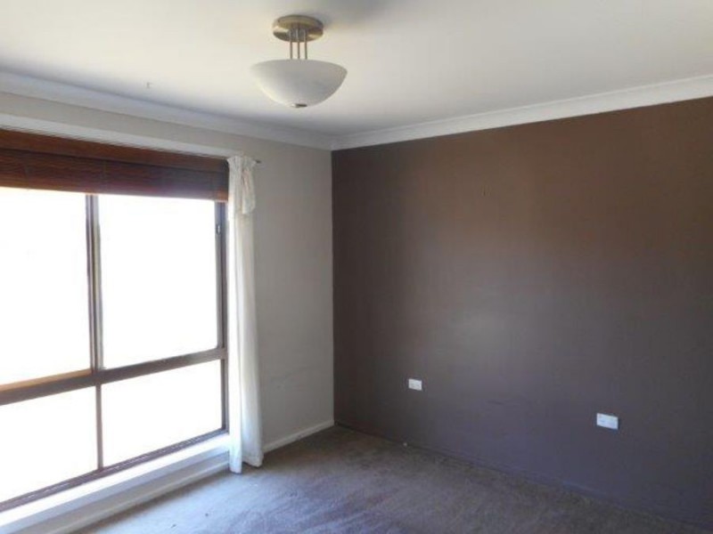 76 Huthwaite Street, Wagga Wagga NSW 2650