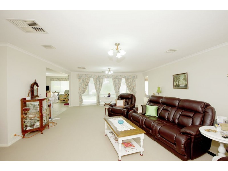 7 Nathan Place, Kooringal NSW 2650