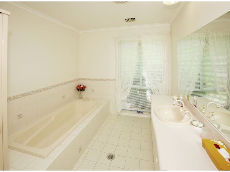 7 Nathan Place, Kooringal NSW 2650