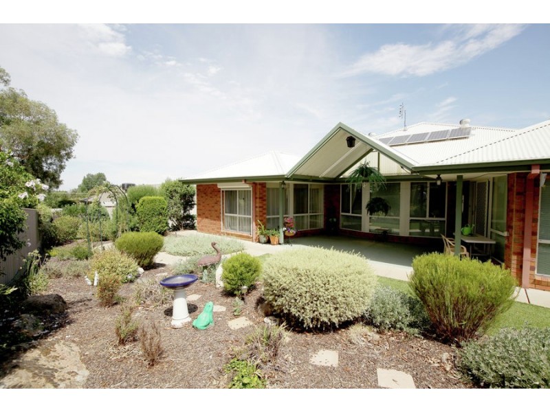 7 Nathan Place, Kooringal NSW 2650