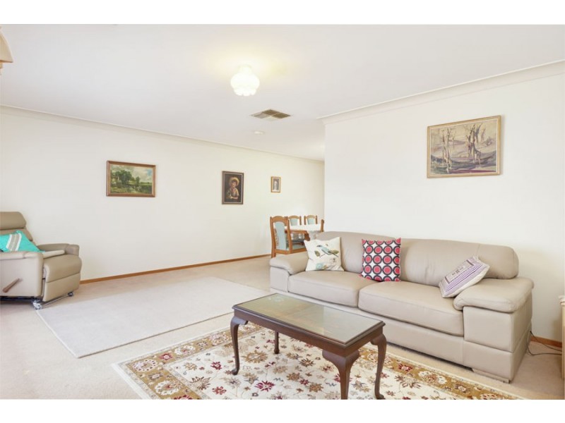 44 Oleander Street, Lake Albert NSW 2650