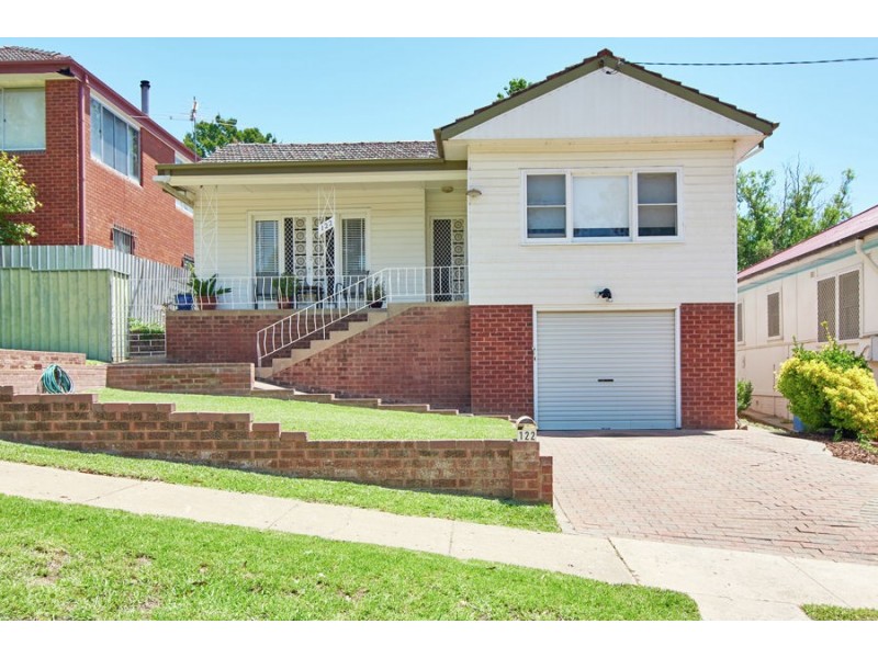 122 Macleay Street, Wagga Wagga NSW 2650