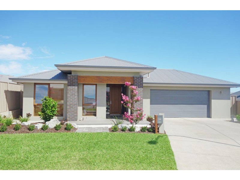 24 Pooginook Place, Bourkelands NSW 2650