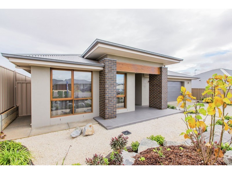 24 Pooginook Place, Bourkelands NSW 2650