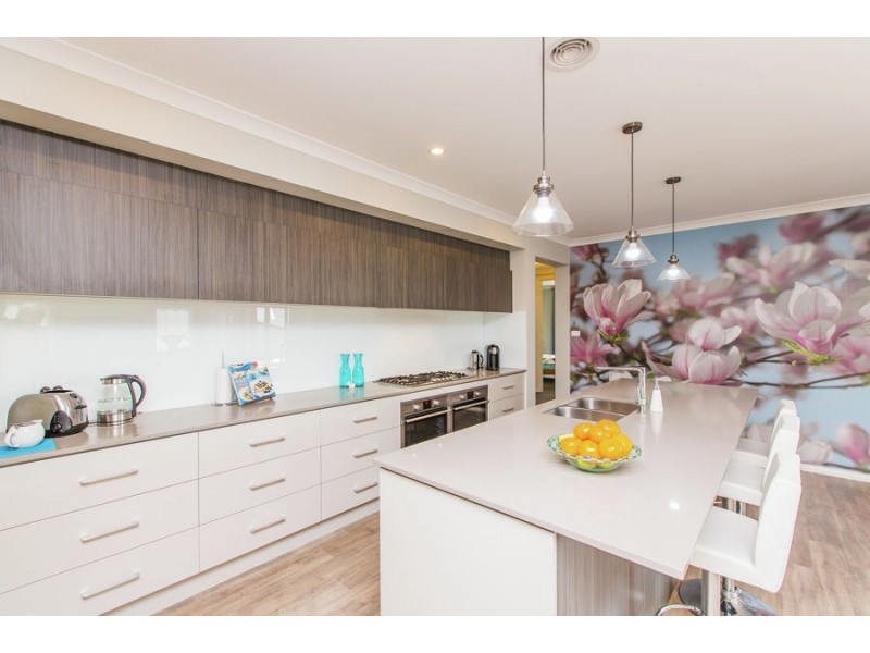 24 Pooginook Place, Bourkelands NSW 2650