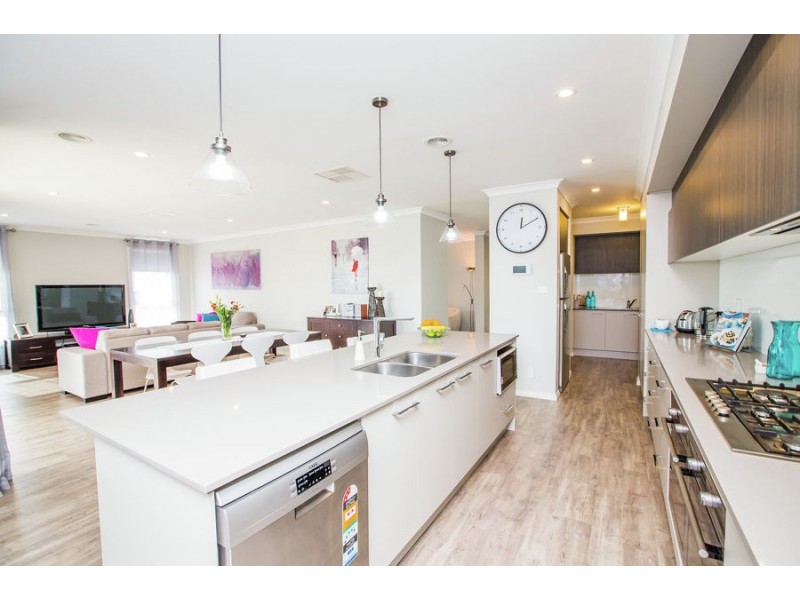 24 Pooginook Place, Bourkelands NSW 2650