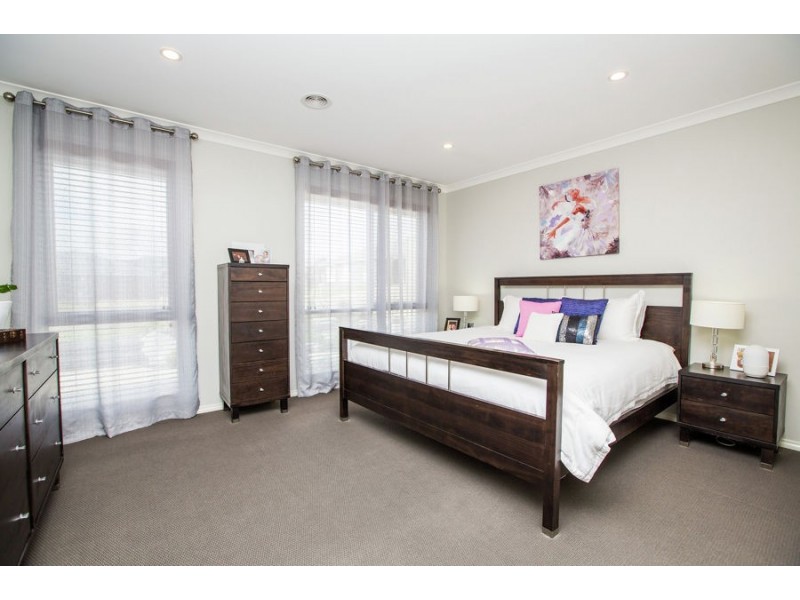 24 Pooginook Place, Bourkelands NSW 2650