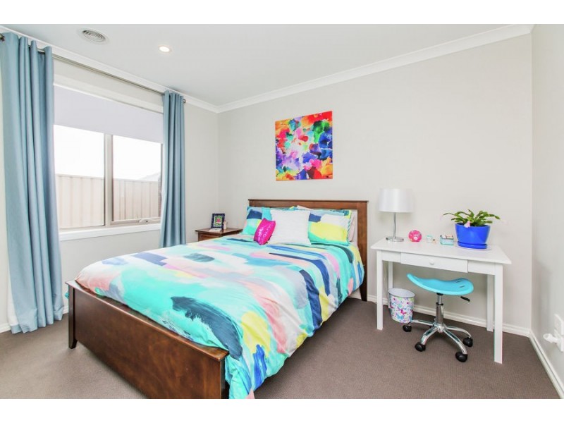 24 Pooginook Place, Bourkelands NSW 2650