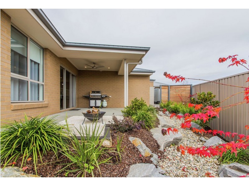 24 Pooginook Place, Bourkelands NSW 2650