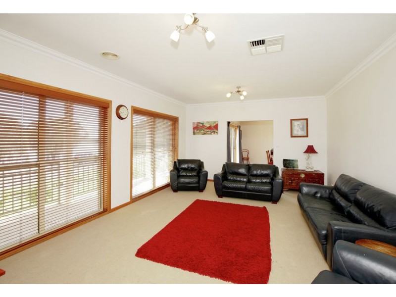 46 Lakehaven Drive, Lake Albert NSW 2650