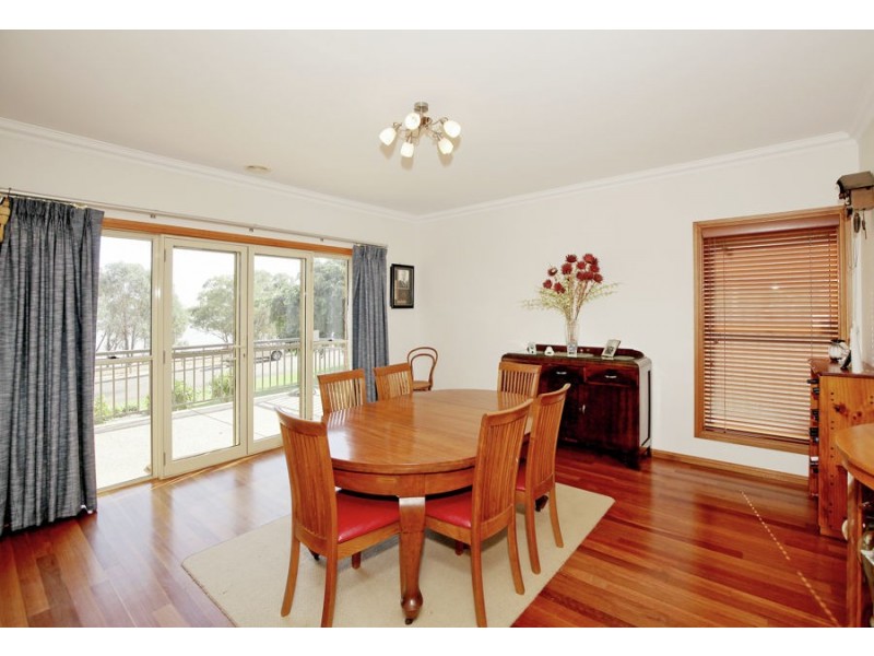 46 Lakehaven Drive, Lake Albert NSW 2650