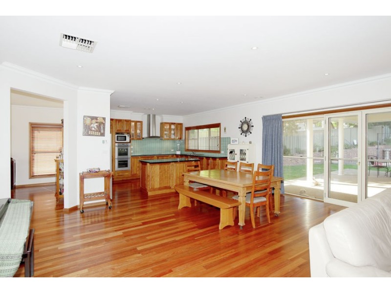 46 Lakehaven Drive, Lake Albert NSW 2650