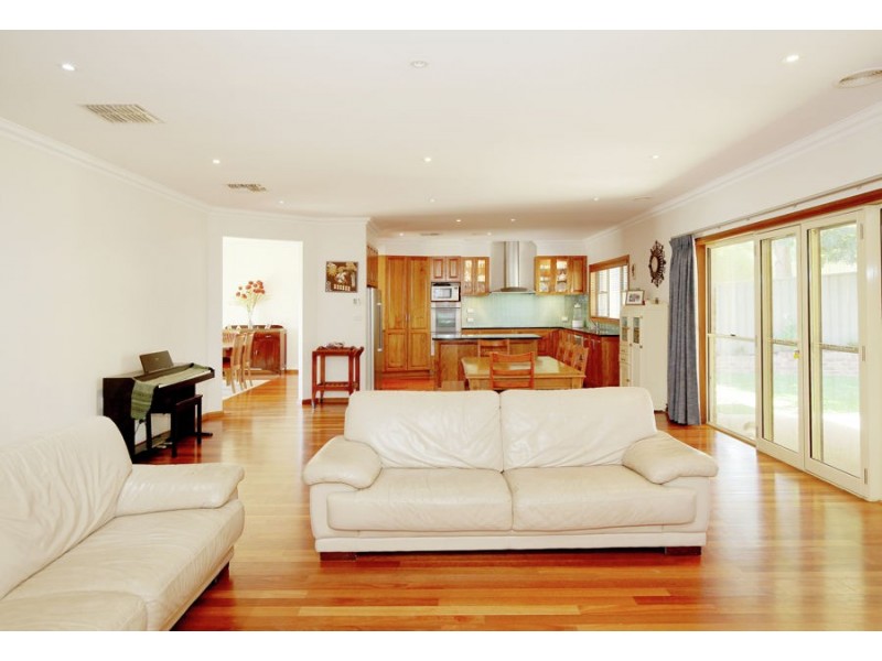 46 Lakehaven Drive, Lake Albert NSW 2650