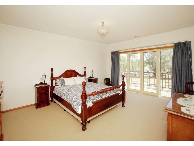 46 Lakehaven Drive, Lake Albert NSW 2650