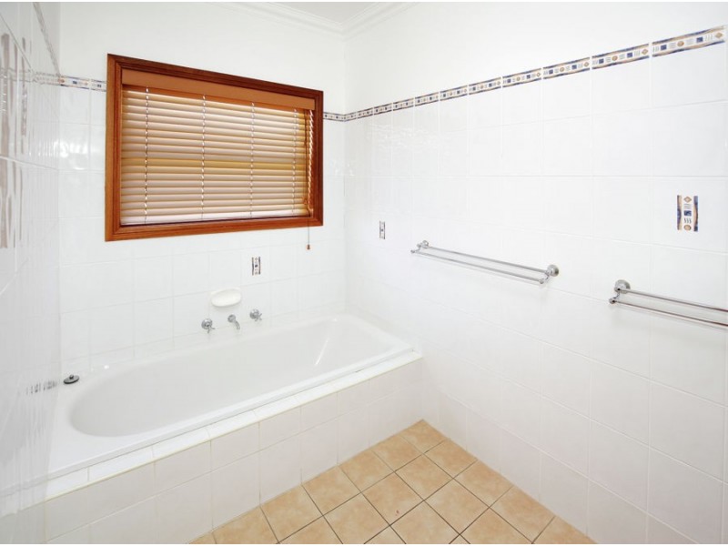 46 Lakehaven Drive, Lake Albert NSW 2650