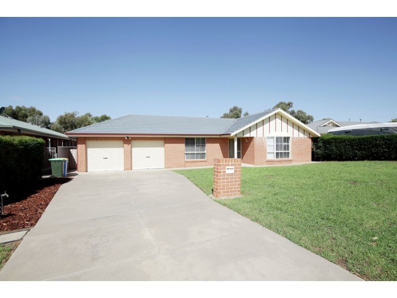 69 Veale Street, Wagga Wagga NSW 2650